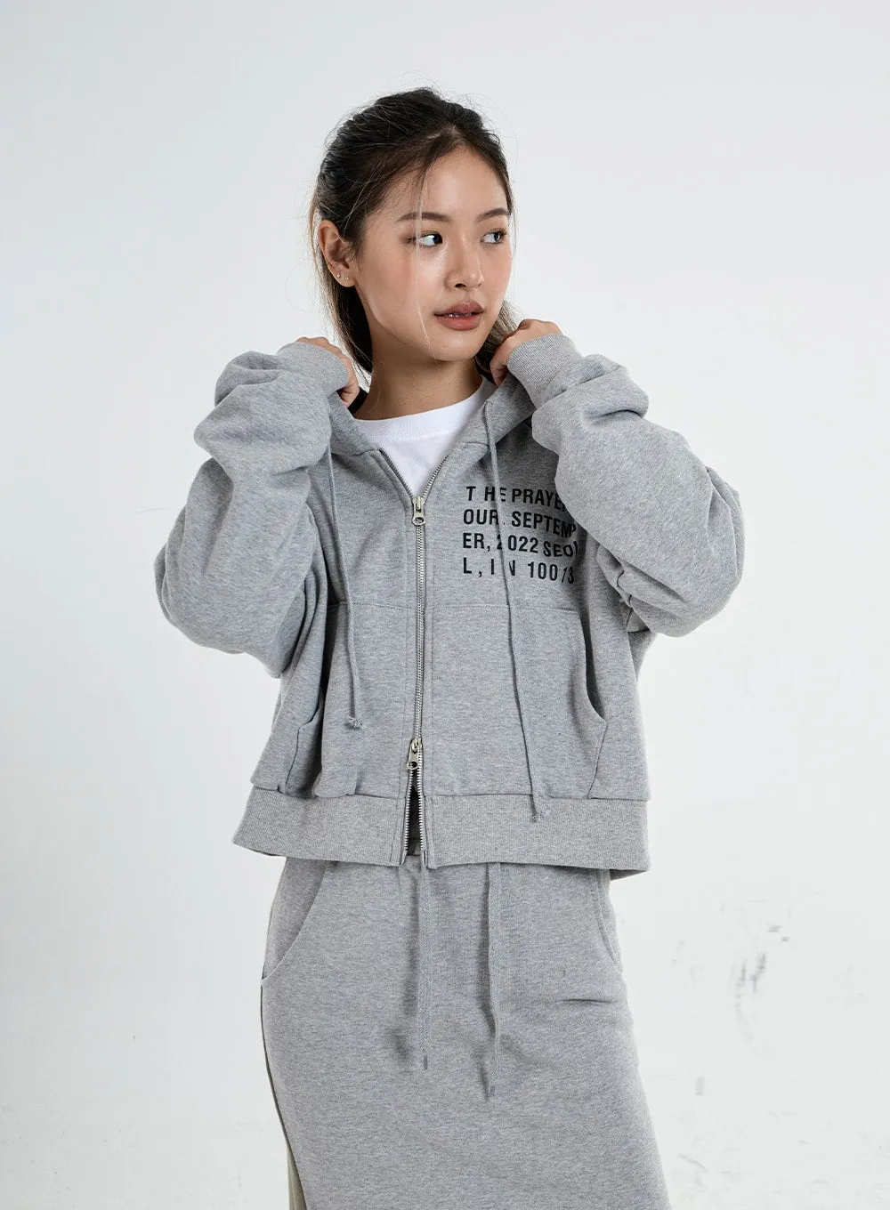 Lettering Zipper Semi Crop Hoodie CO06