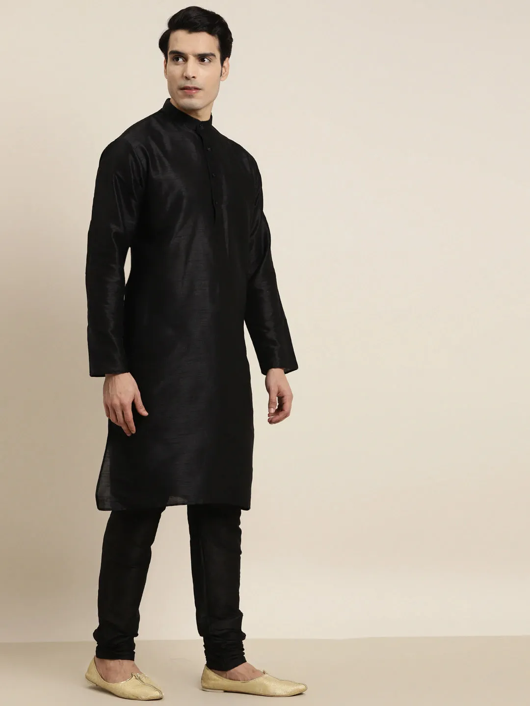 Men's Silk Blend Black Kurta Pyjama & Silk Blend Black Self Design Nehrujacket - Sojanya